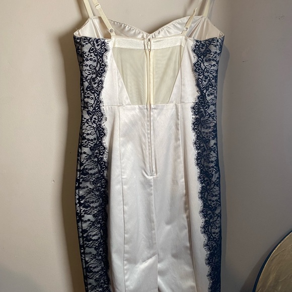 Guess Lexy dress. NWT. Size 8 - Picture 6 of 6